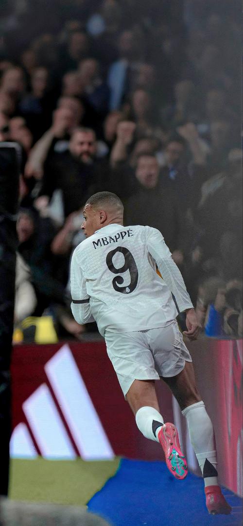 神锋！小蜜蜂前锋蒂亚戈再演梅开二度，联赛13场进11球