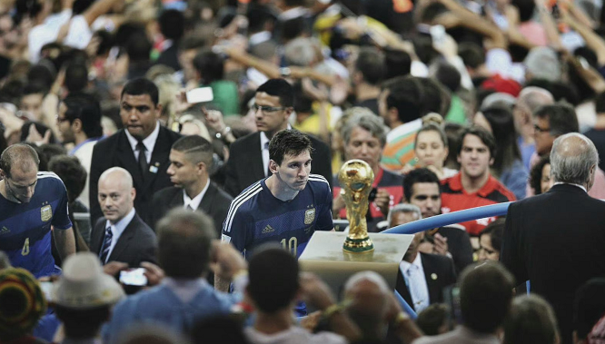 争议判罚点燃全场，两队差点动手