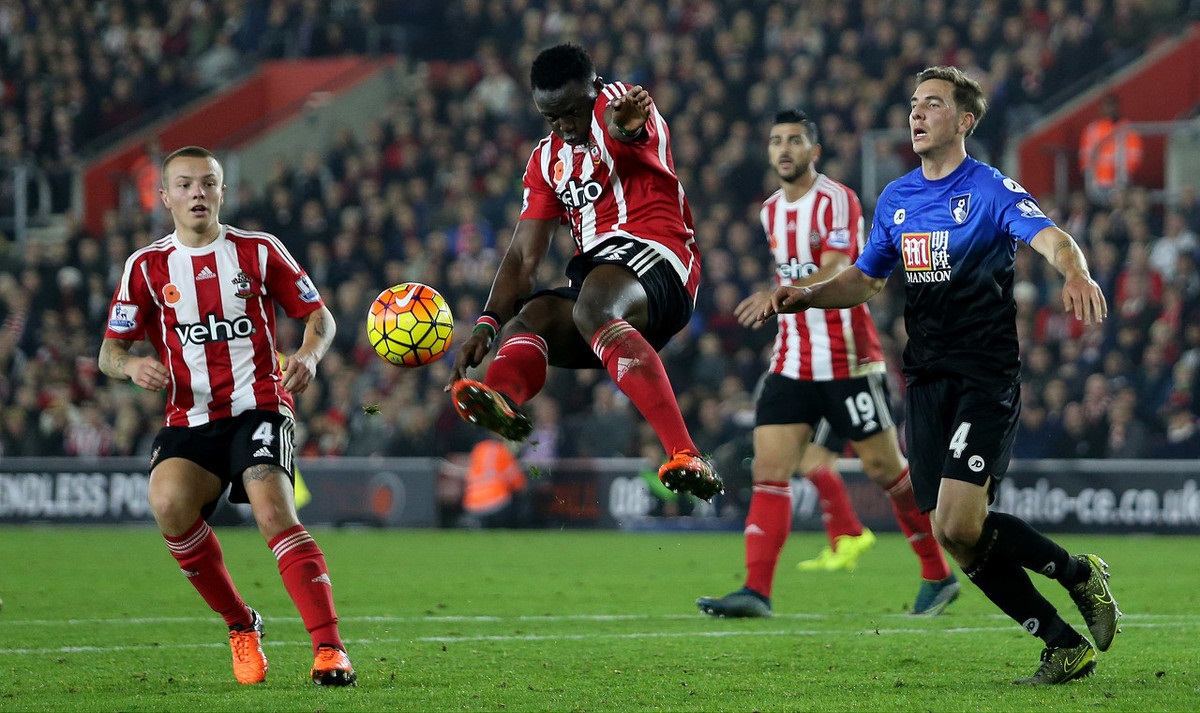 曼联迎战狼队，我真担心被惹毛的阿莫林，会帮利物浦解套！