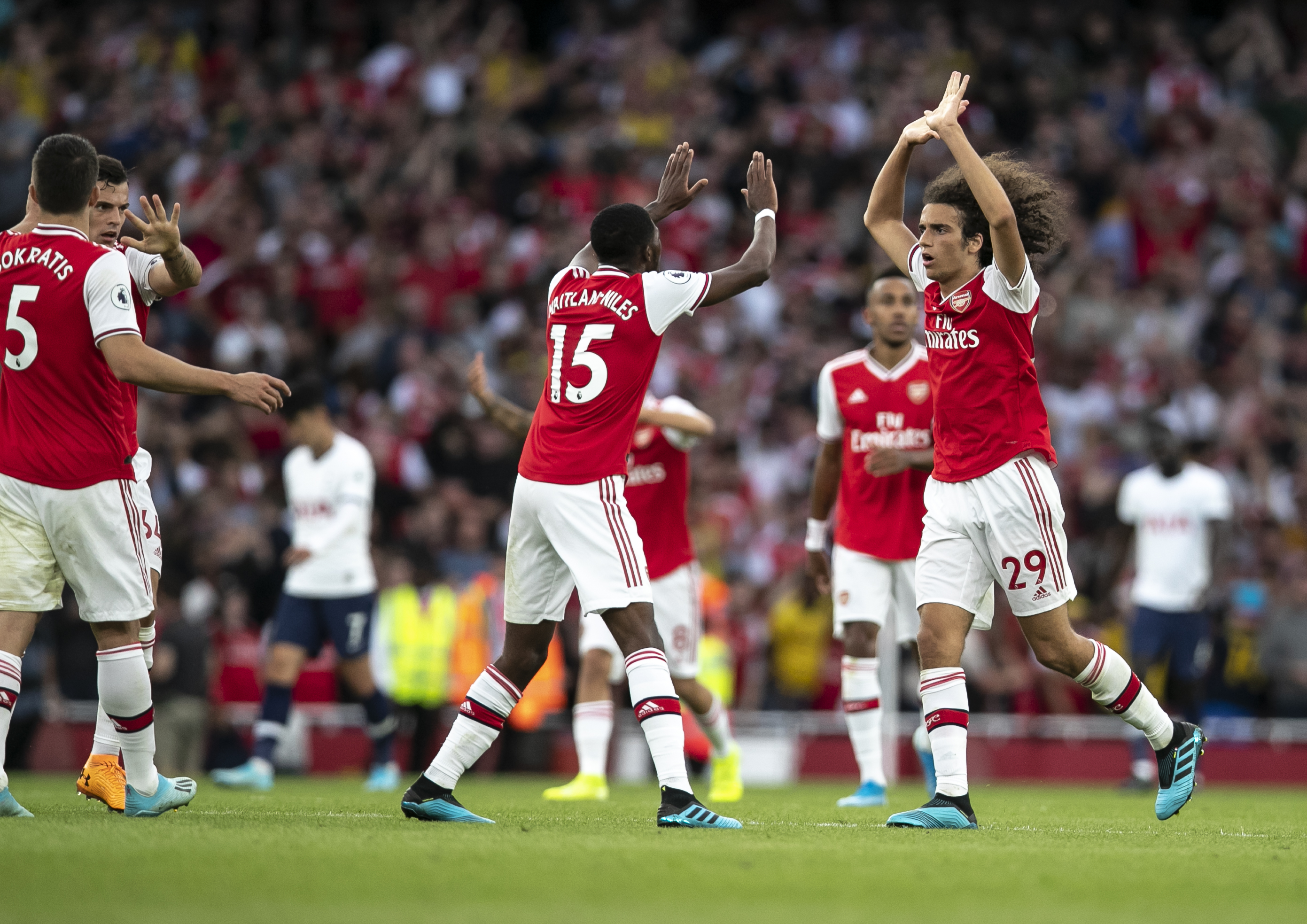 记者：罗马评估迪巴拉续约，任何报价都会远低于现有800万年薪