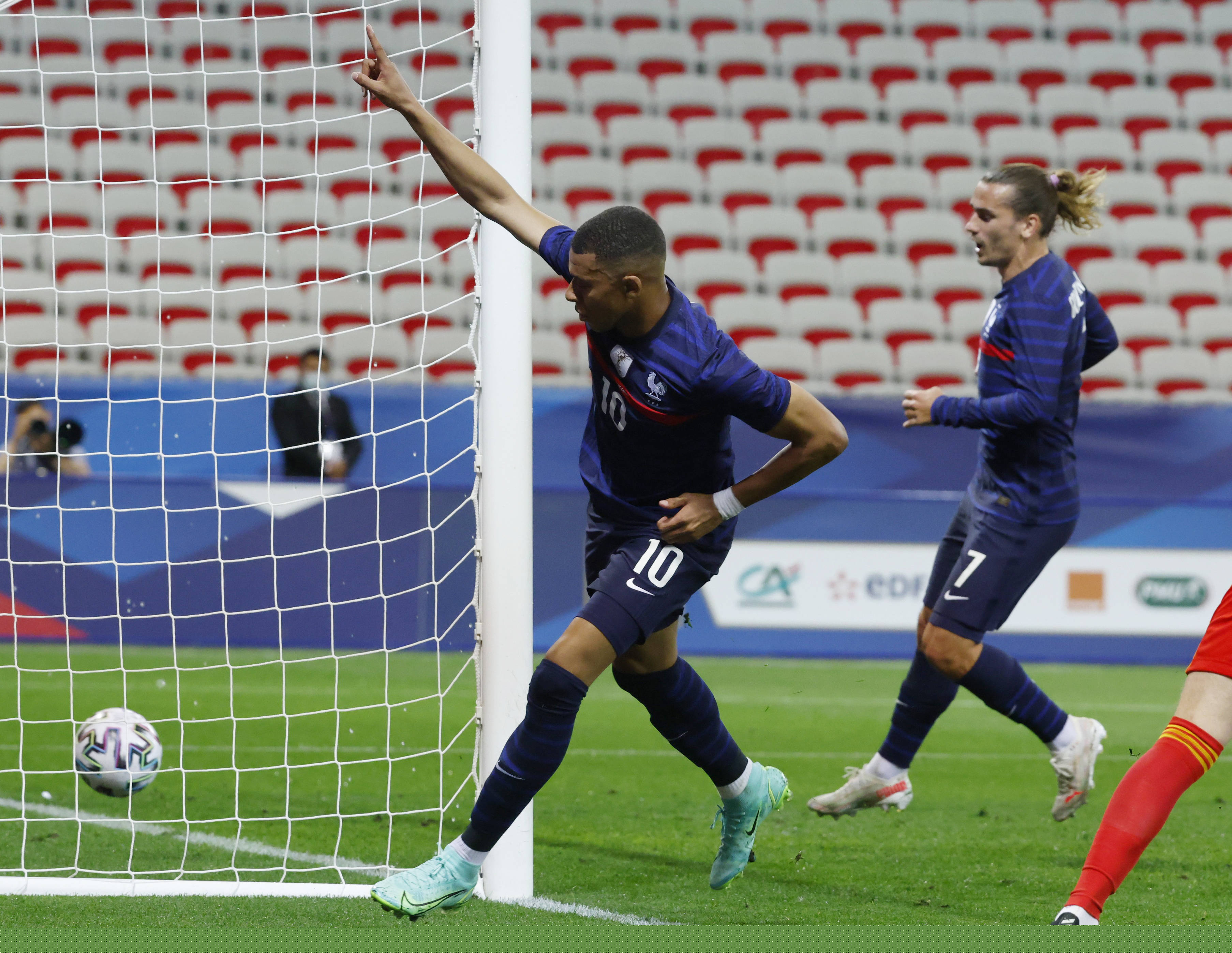 英女足主帅：比赛相对轻松，开场后花了一两分钟来适应中国队