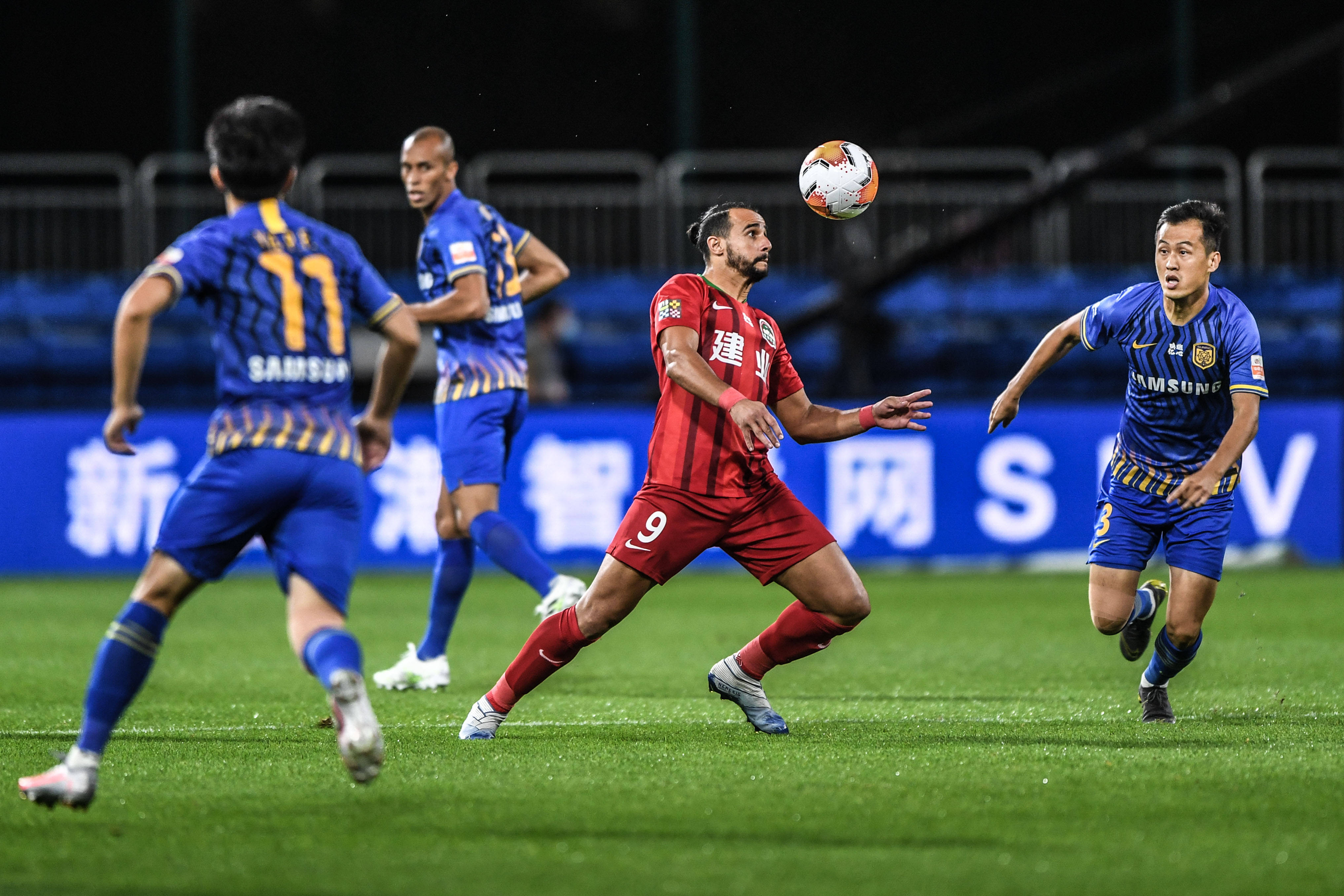 前锋冷静破门，展现成熟心态